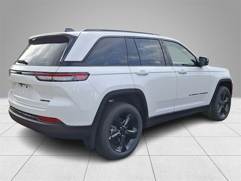 New 2025 Jeep Grand Cherokee Limited w/ Black Appearance Package image 4
