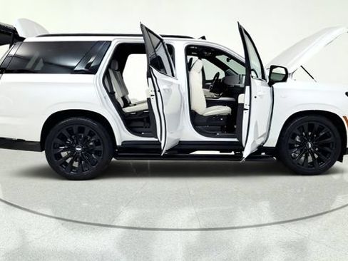 Used 2026 Cadillac Escalade Platinum Sport w/ LPO, ONYX Package AWD/4WD image 19