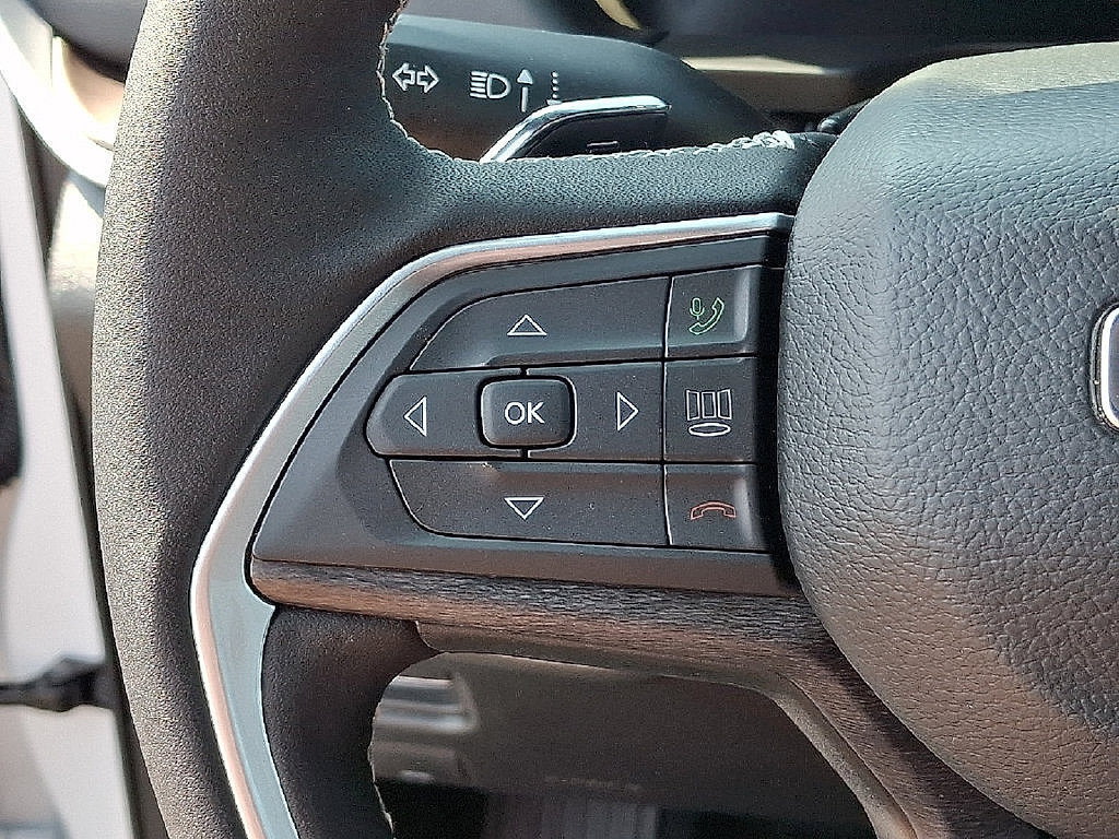Used 2026 Jeep Grand Cherokee Altitude AWD/4WD image 22