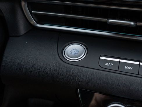 New 2025 Hyundai Elantra Limited image 27