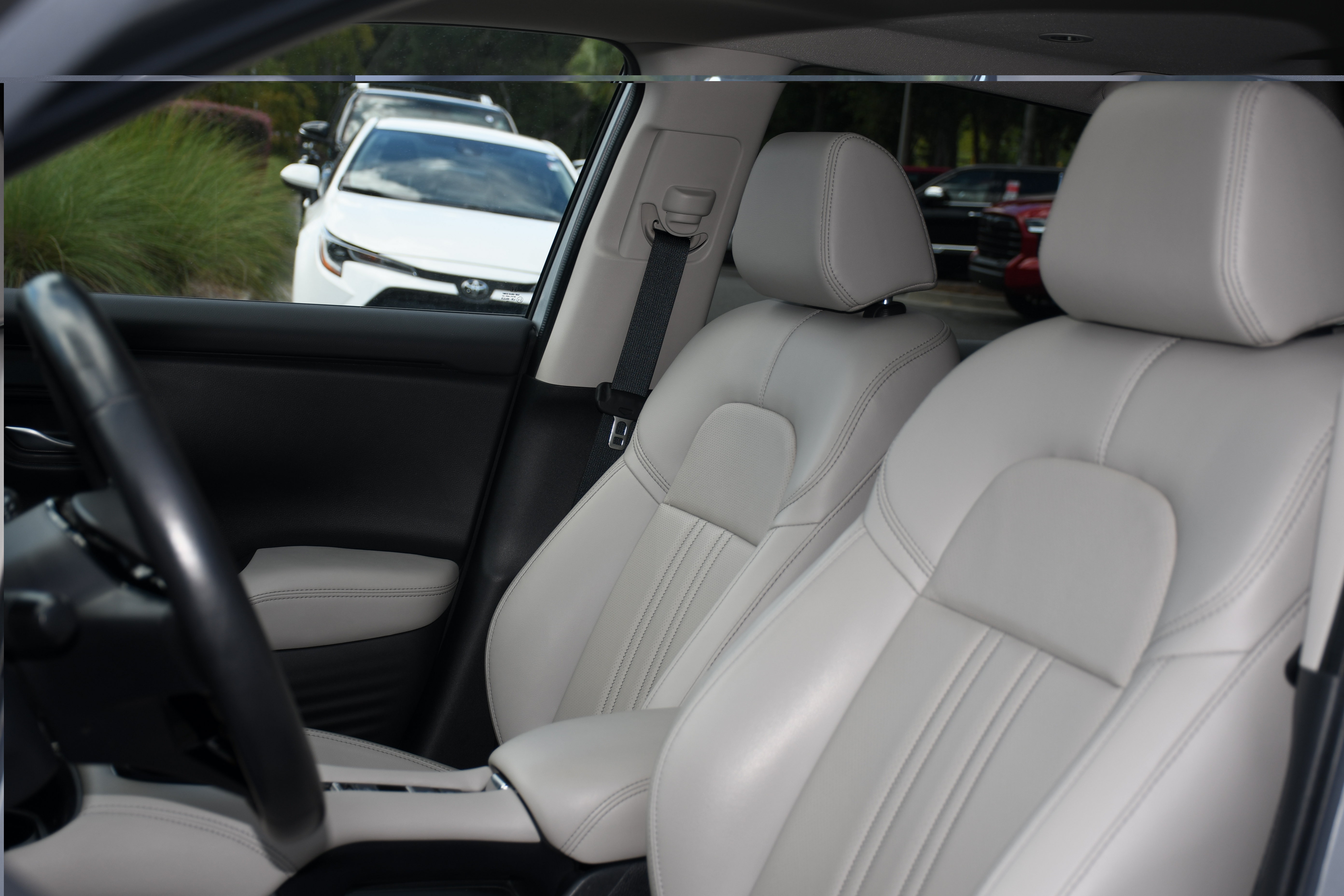 Used 2025 Honda HR-V EX-L image 12