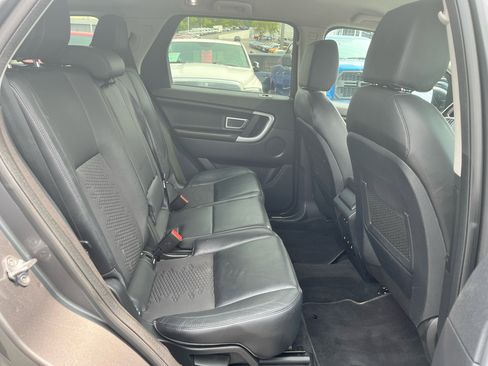 Used 2018 Land Rover Discovery Sport SE image 15