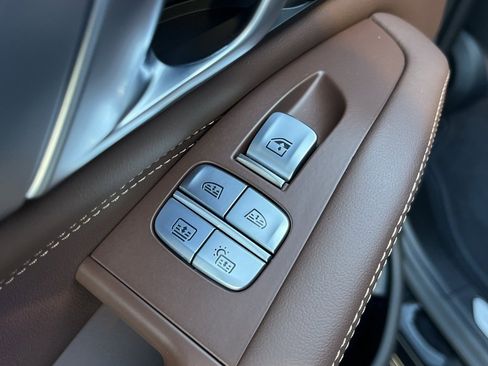 Used 2023 BMW X7 xDrive40i w/ Executive Package image 23