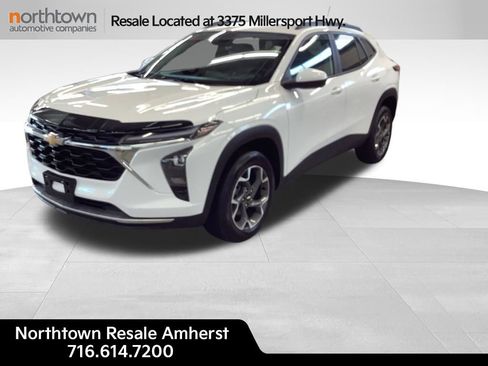 Used 2024 Chevrolet Trax LT w/ Driver Confidence Package FWD image 1