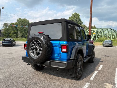 Used 2025 Jeep Wrangler Sport AWD/4WD image 7