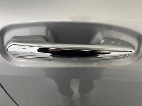 Used 2024 Toyota Sienna XLE image 46