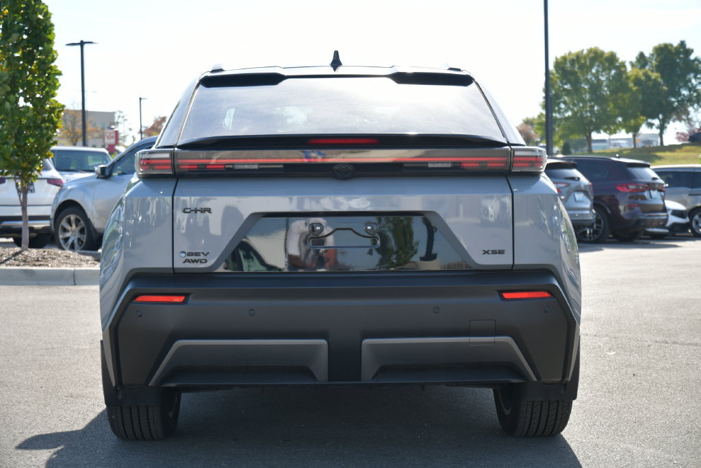 Used 2026 Toyota C-HR AWD/4WD image 8