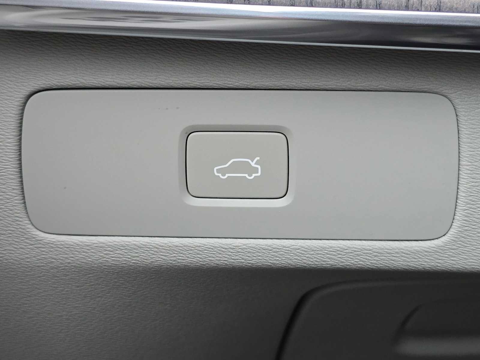 Certified 2023 Volvo XC90 B6 Plus w/ Protection Package Premier AWD/4WD image 34
