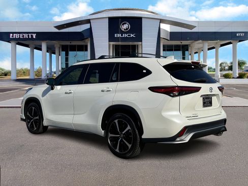 Used 2021 Toyota Highlander XSE image 6