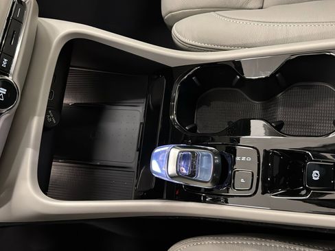 New 2026 Volvo XC40 B5 Plus w/ Protection Package Premier image 19