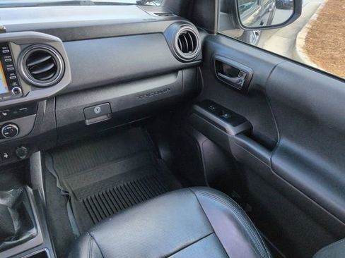 Used 2021 Toyota Tacoma TRD Off-Road w/ TRD Premium Off Road Package image 21