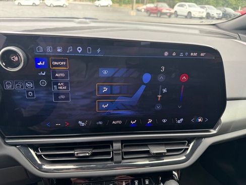 Used 2024 Chevrolet Equinox EV RS AWD/4WD image 30