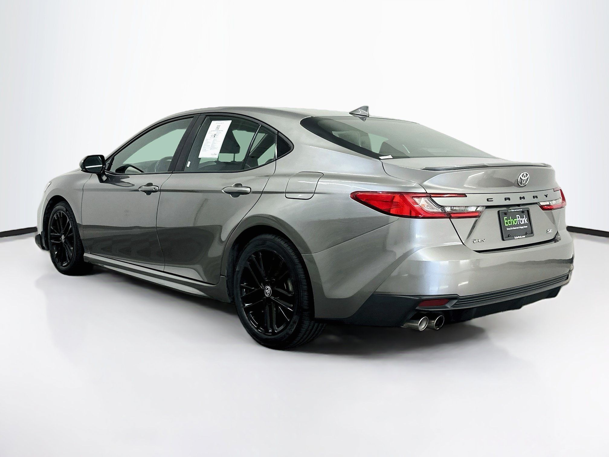 Used 2025 Toyota Camry SE FWD image 5
