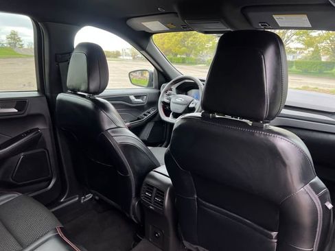 Used 2025 Ford Escape ST-Line Select AWD/4WD image 33