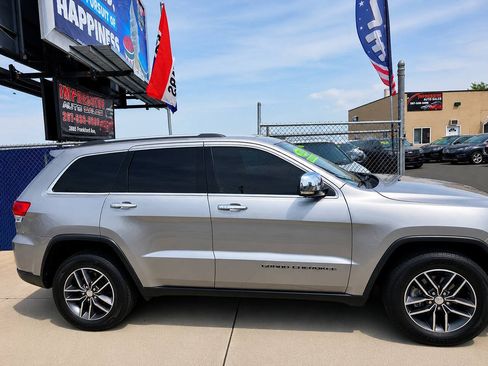 Used 2018 Jeep Grand Cherokee Limited AWD/4WD image 4