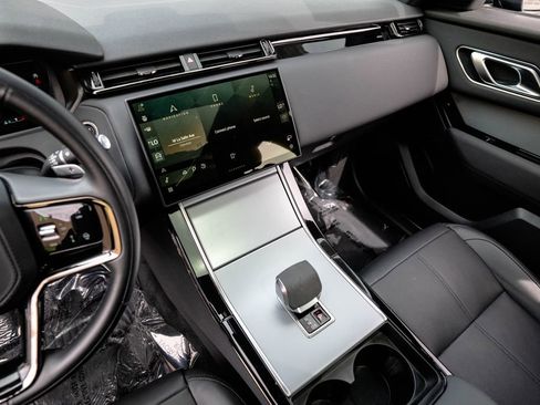 Used 2025 Land Rover Range Rover Velar S AWD/4WD image 27