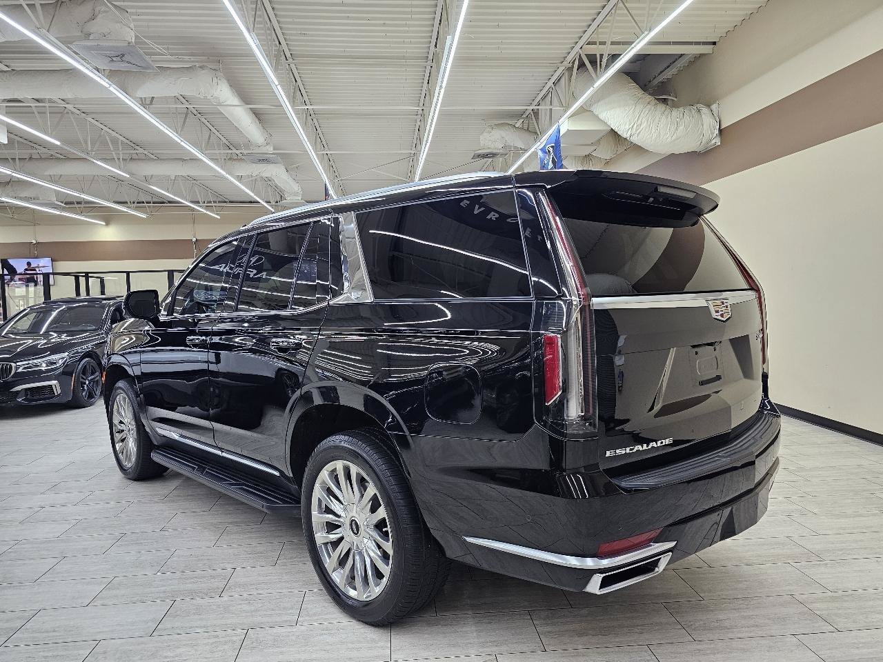 Used 2021 Cadillac Escalade Premium Luxury RWD image 8
