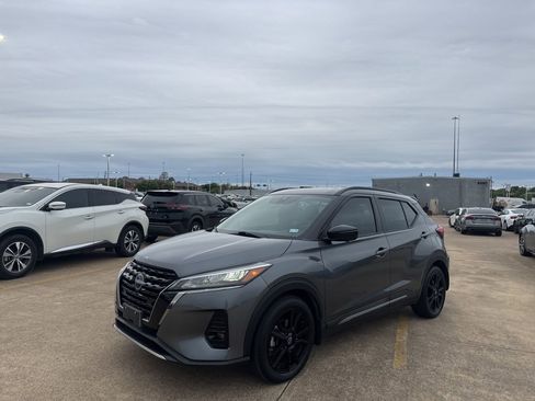 Used 2022 Nissan Kicks SR w/ Premium Package image 8