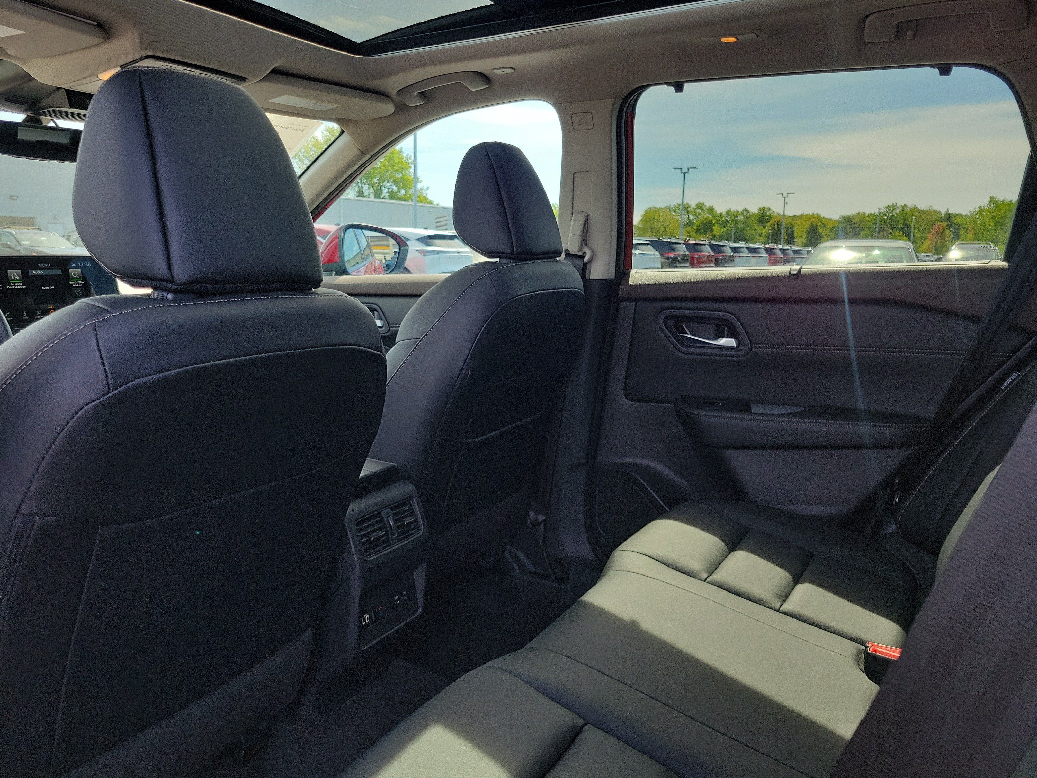 Used 2023 Nissan Rogue SL w/ SL Premium Package AWD/4WD image 14