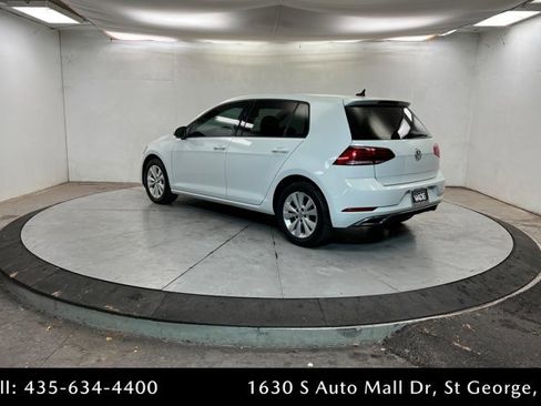 Used 2018 Volkswagen Golf SE image 3
