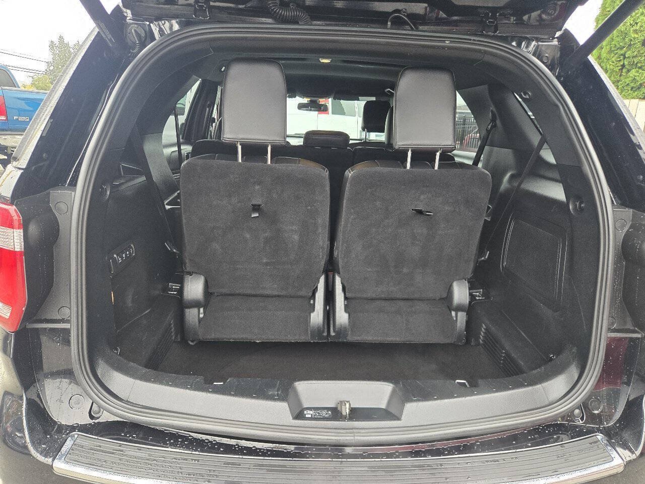 Used 2018 Ford Explorer Limited w/ Equipment Group 301A AWD/4WD image 6