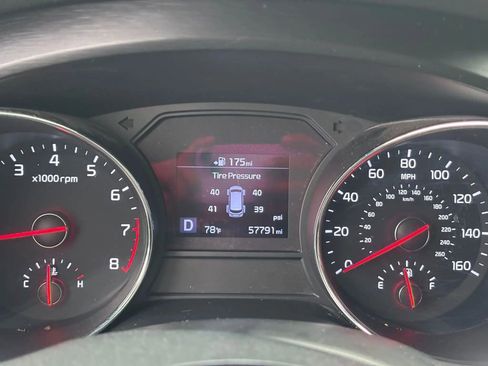 Used 2020 Kia Sedona LX image 19