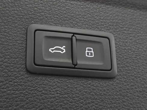 Used 2025 Audi SQ5 Premium Plus w/ Premium Plus Package image 27