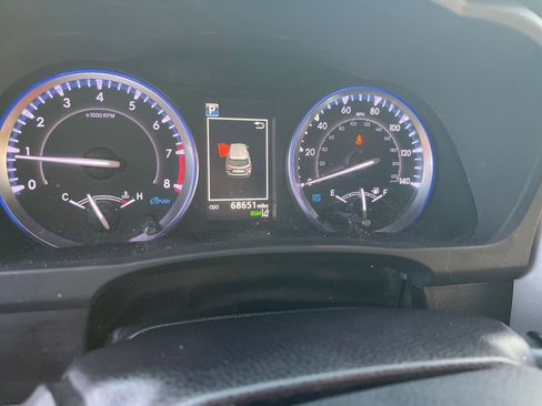 Used 2019 Toyota Highlander image 9