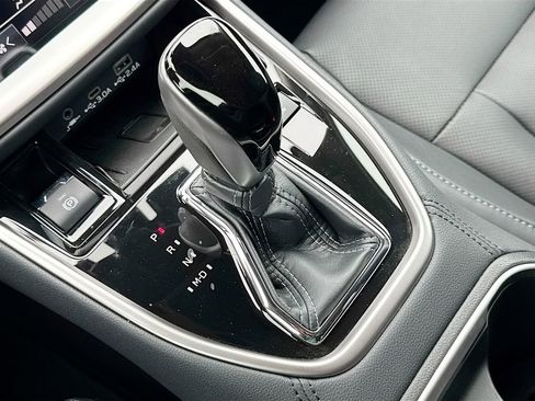 Used 2024 Subaru Outback Touring w/ Popular Package #2 image 21