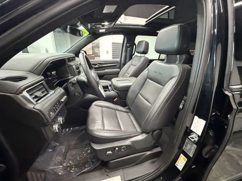 Used 2024 GMC Yukon XL Denali image 16