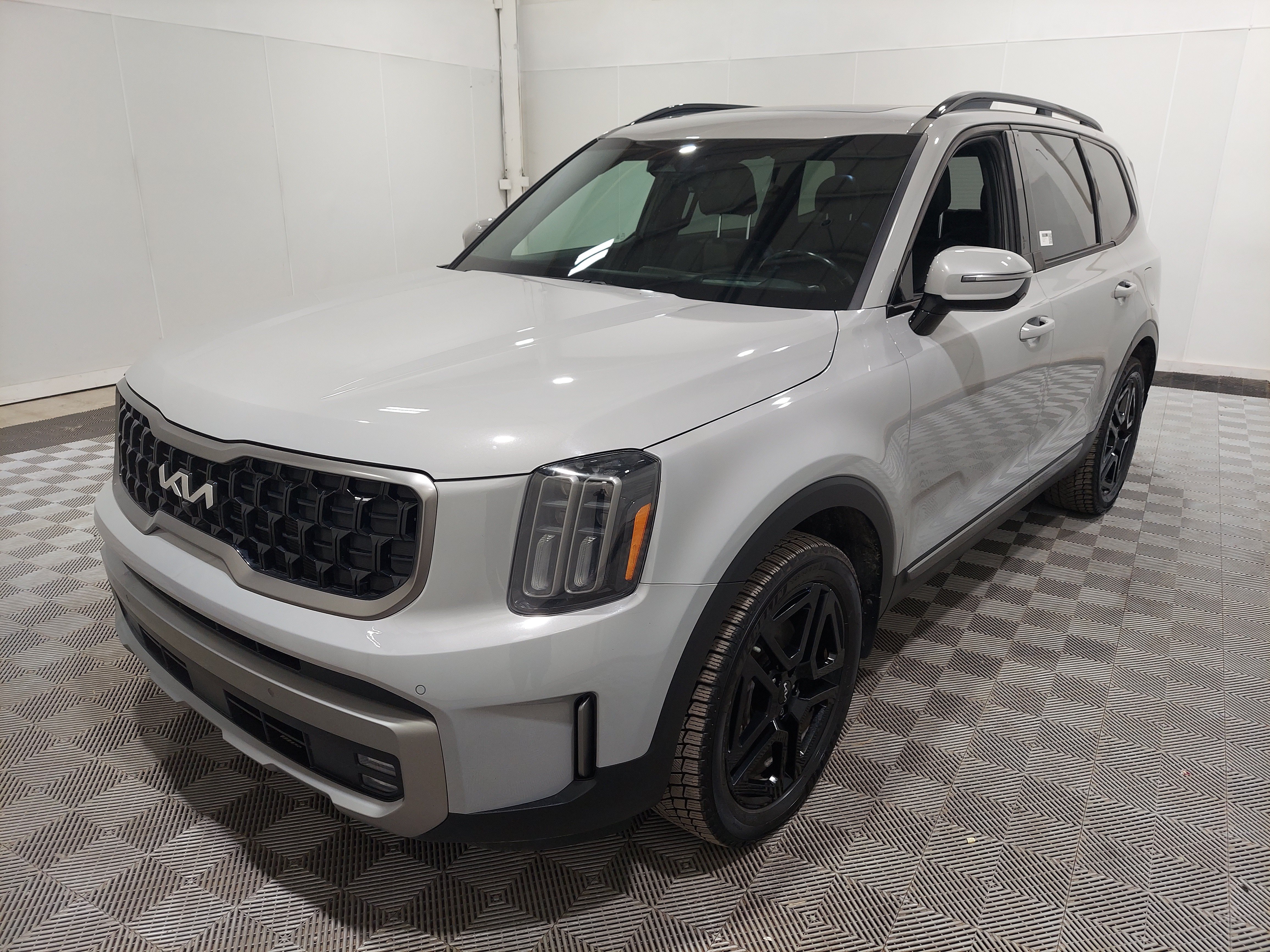 Used 2023 Kia Telluride SX X-Line AWD/4WD image 1