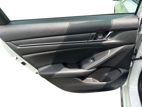 Used 2018 Honda Accord EX image 29