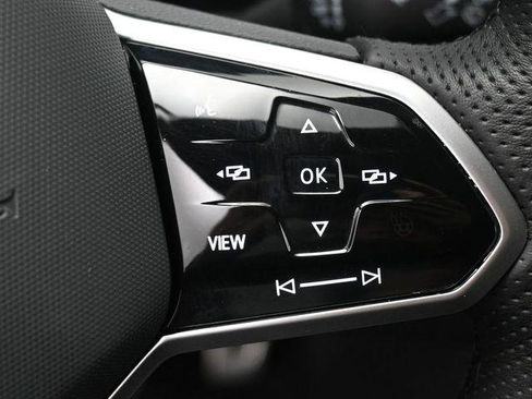 Used 2022 Volkswagen Tiguan SE R-Line image 18