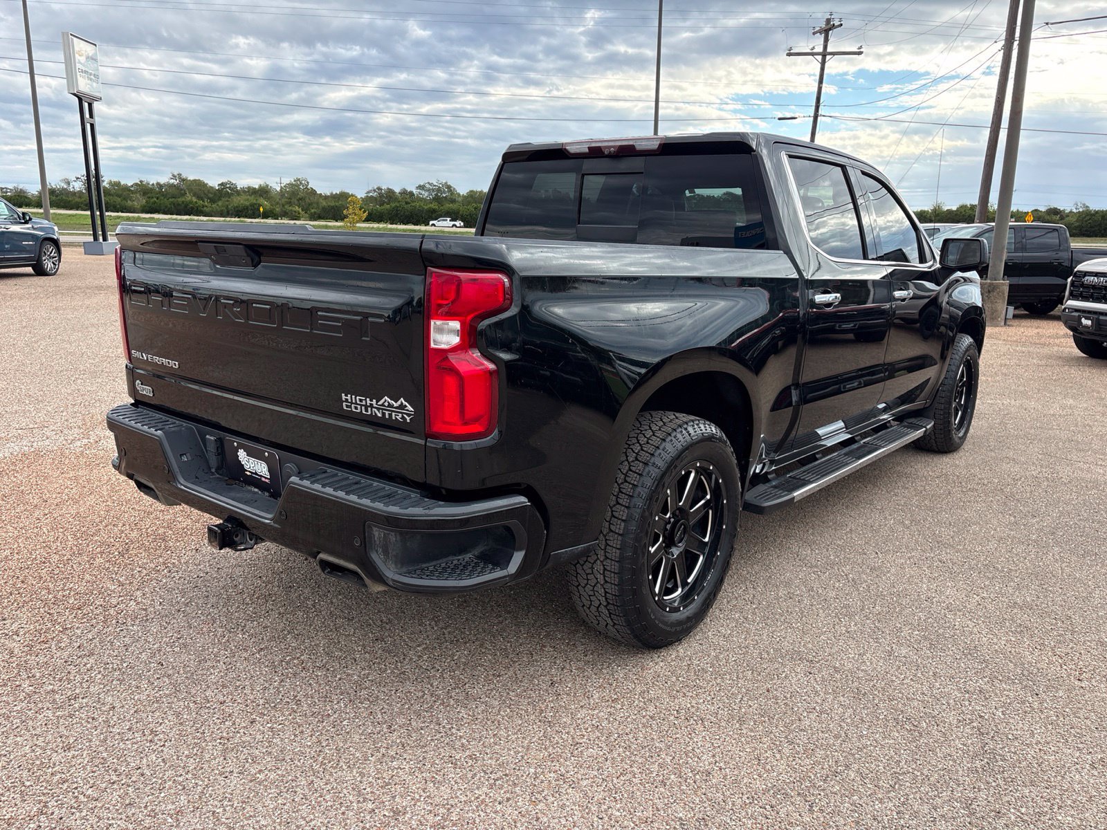 Used 2020 Chevrolet Silverado 1500 High Country w/ Technology Package AWD/4WD image 6