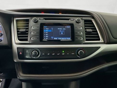Used 2019 Toyota Highlander LE image 14