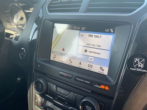 Used 2018 Ford Explorer XLT w/ Equipment Group 202A image 17