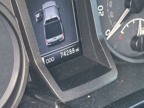 Used 2016 Toyota Tacoma TRD Sport w/ Premium & Technology Package image 10