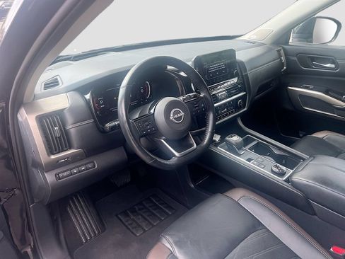 Used 2023 Nissan Pathfinder Platinum w/ Cargo Package AWD/4WD image 9