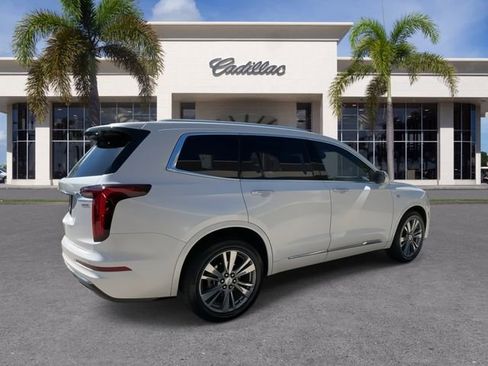 Used 2022 Cadillac XT6 Premium Luxury image 14