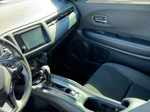Used 2019 Honda HR-V Sport image 16