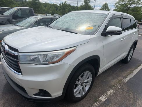 Used 2016 Toyota Highlander LE FWD image 1