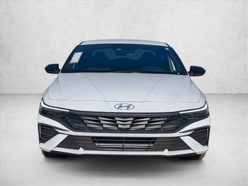Used 2025 Hyundai Elantra Sport image 2