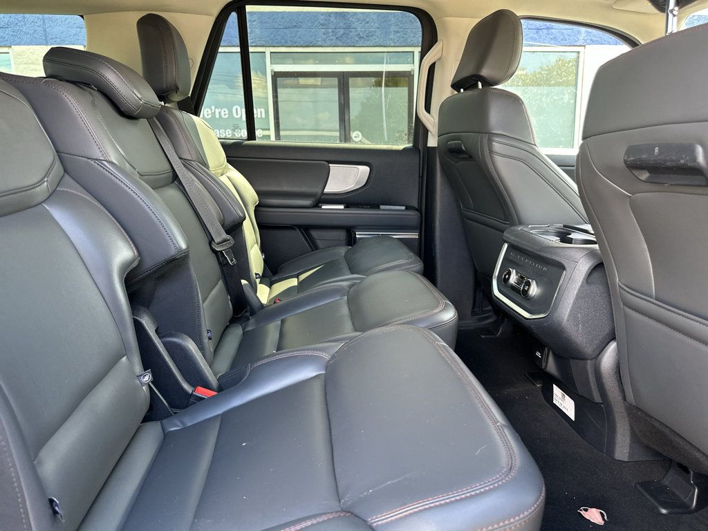 Used 2025 Ford Expedition Active AWD/4WD image 13