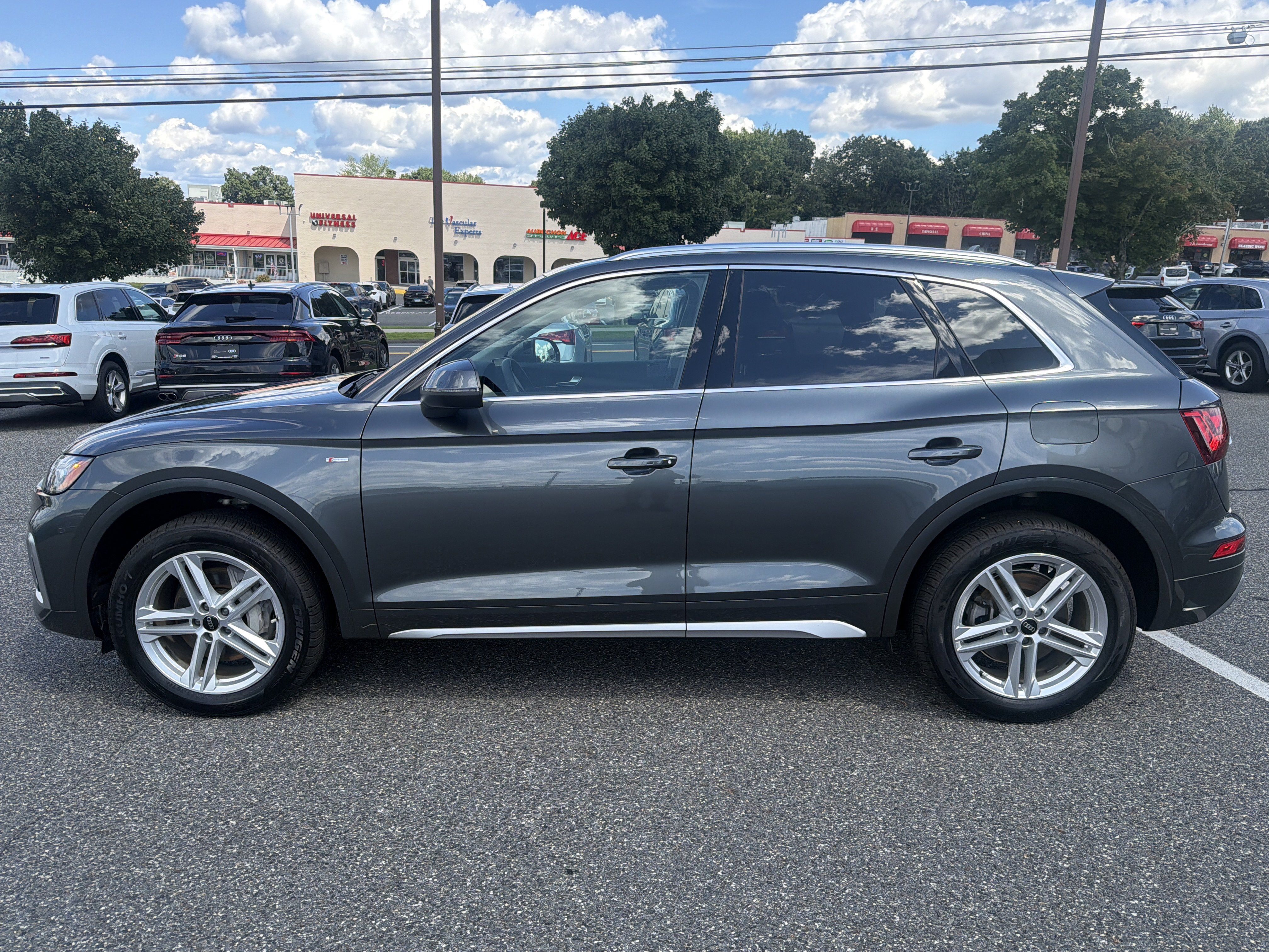 Certified 2024 Audi Q5 e Premium w/ Convenience Package AWD/4WD image 5