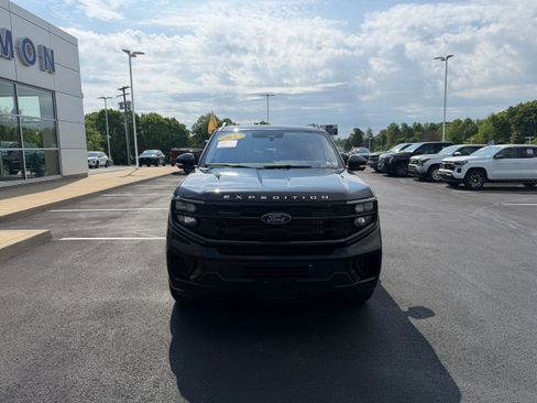 Certified 2025 Ford Expedition Active AWD/4WD image 3