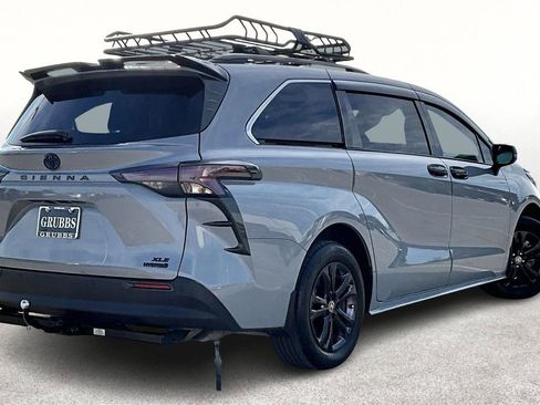 Used 2024 Toyota Sienna Platinum image 2