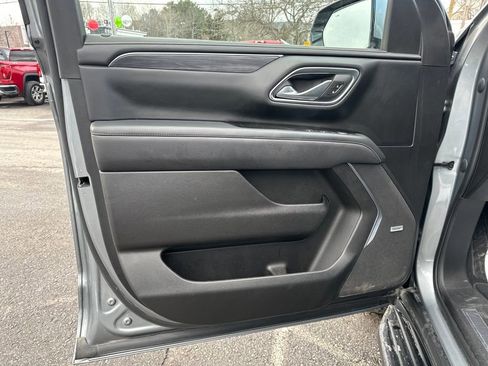 Used 2023 GMC Yukon XL SLT w/ SLT Premium Package image 10