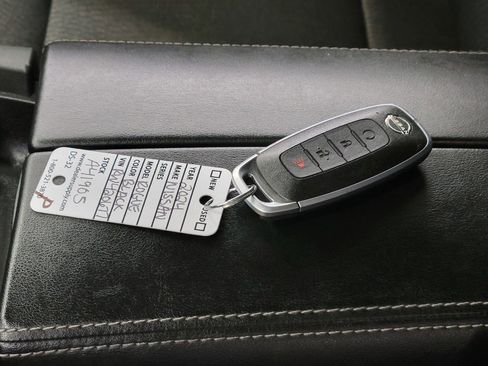 Used 2024 Nissan Rogue SV image 27