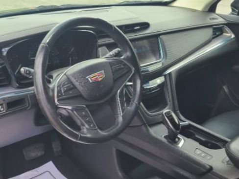 Used 2018 Cadillac XT5 Luxury w/ Driver Awareness Package AWD/4WD image 8