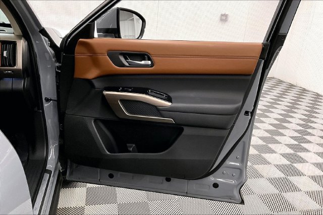 Used 2025 Nissan Pathfinder Platinum w/ Cargo Package FWD image 23